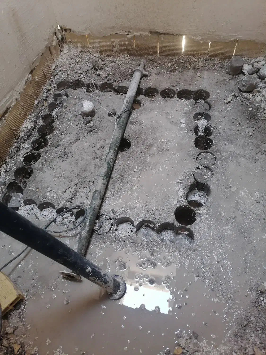 کاشت میلگرد و کرگیر و سوراخ کردن جای لوله بخاری|خدمات پیشه و مهارت|کرمانشاه, |دیوار