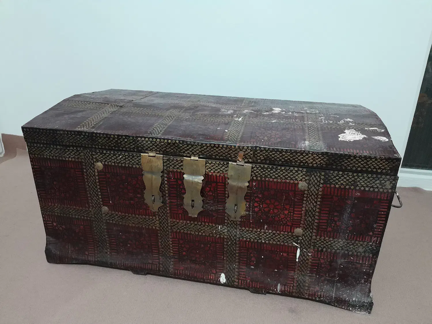 صندوقچه قدیمی|کلکسیون اشیاء عتیقه|آمل, |دیوار