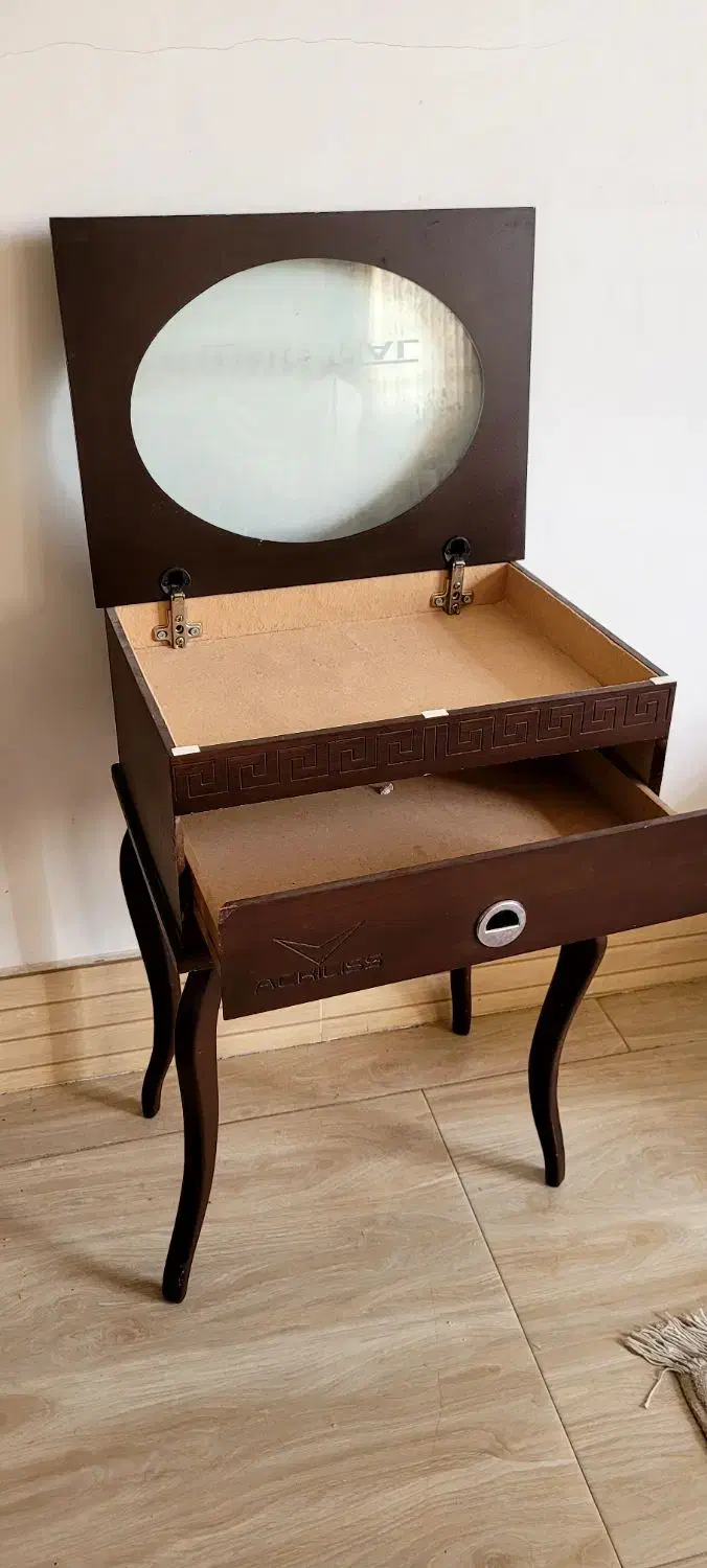 جاقاشقی|میز تلفن|گناباد, |دیوار