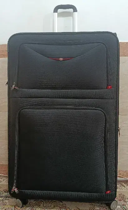 چمدان برزنتی|کیف، کفش، کمربند|ری, سرتخت|دیوار