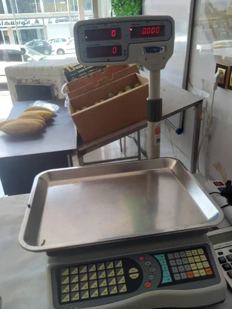 ۳ عدد قفسه میوه و ترازوی ۵۰ کیلویی محک|فروشگاه و مغازه|دورود, |دیوار