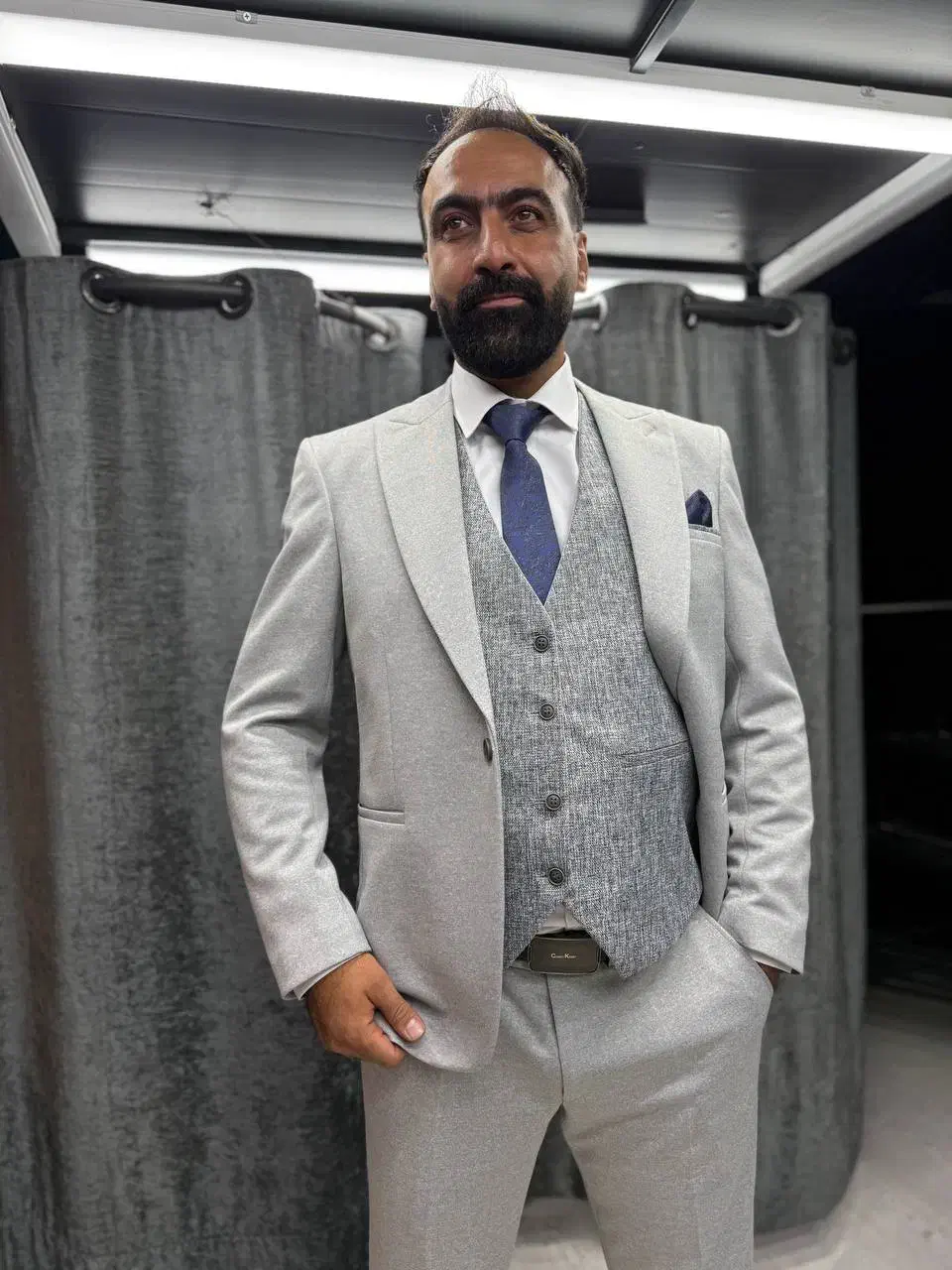 تو مجلس بدرخش|لباس|اصفهان, فرهنگیان|دیوار