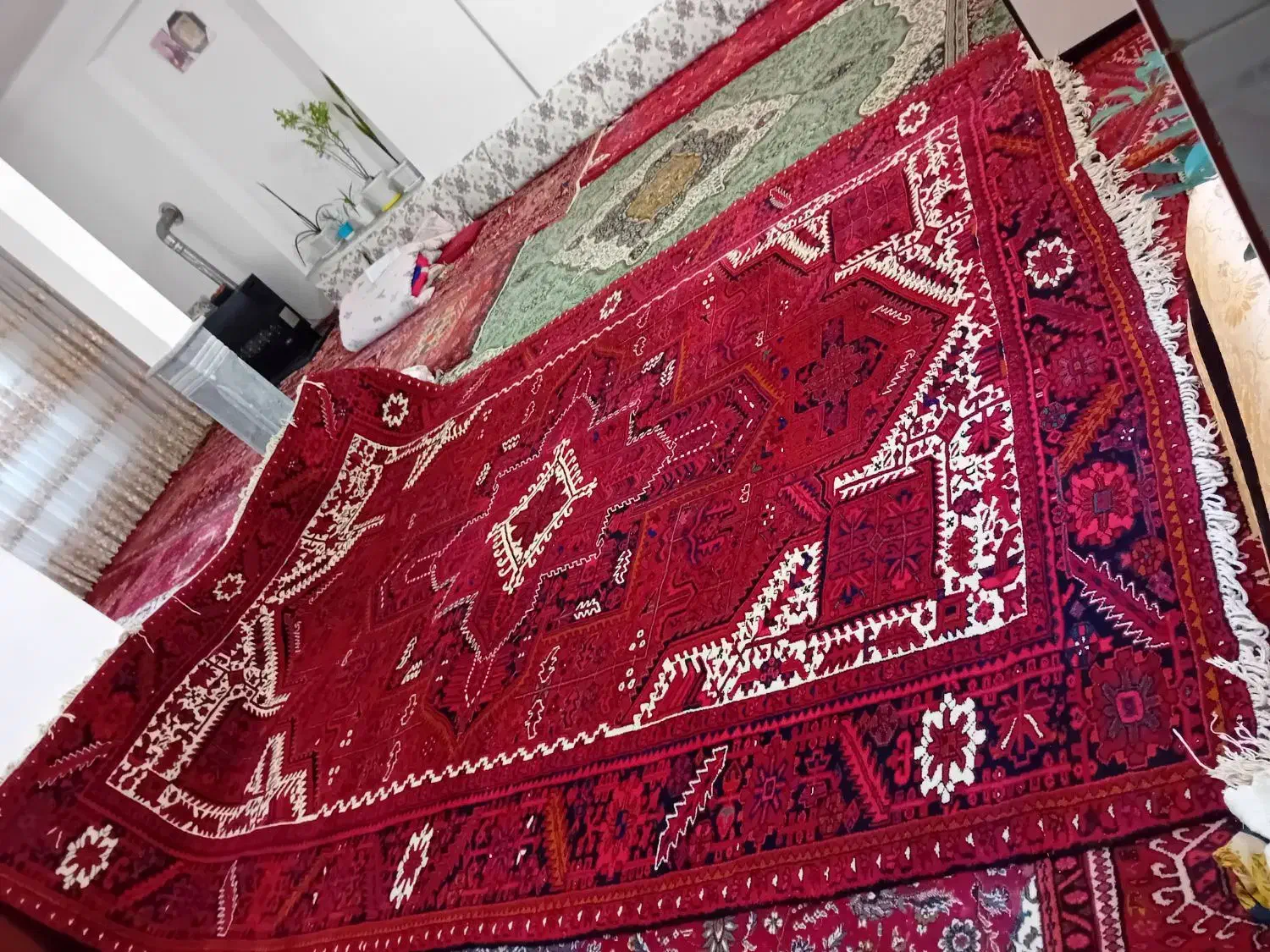 یک فرش ۱۲ متری قدیمی کقالق بافت قدیم هست|فرش|اهر, |دیوار