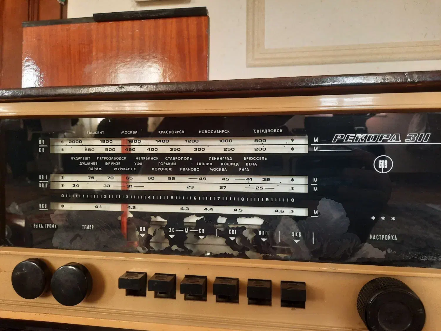 رادیو و گرام عتیقه|کلکسیون اشیاء عتیقه|آستارا, |دیوار