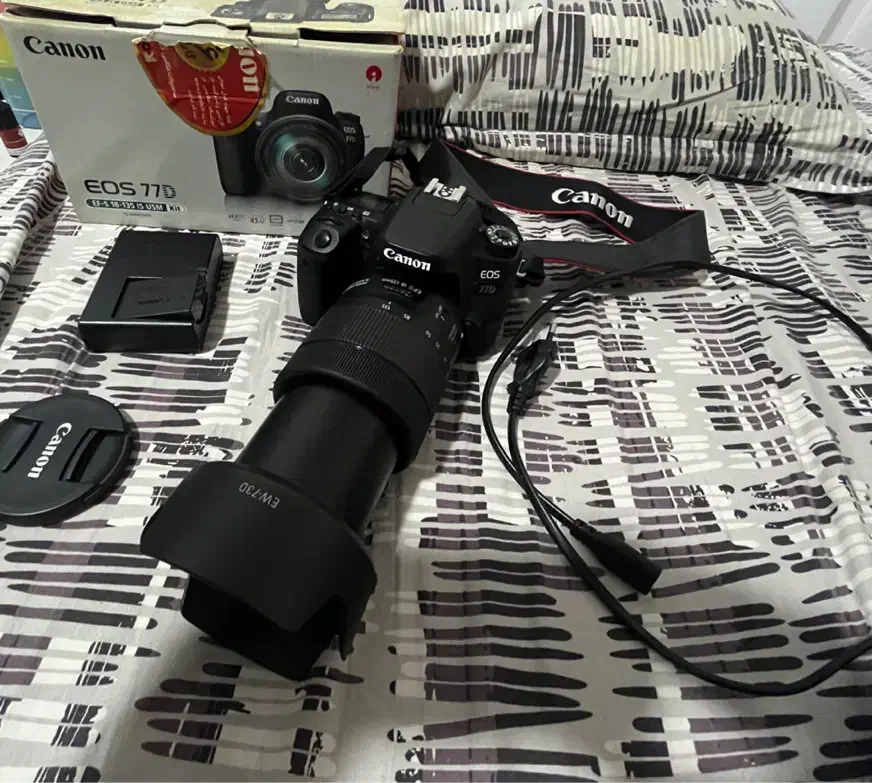 دوربین کانن کنون canon 77d  همراه با لنز|دوربین عکاسی و فیلم‌برداری|ساری, |دیوار