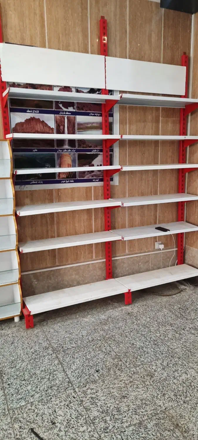 پالت، قفسه،استند،ترازو، پرده نایلونی و میز|فروشگاه و مغازه|اندیشه, اندیشه فاز ۳|دیوار