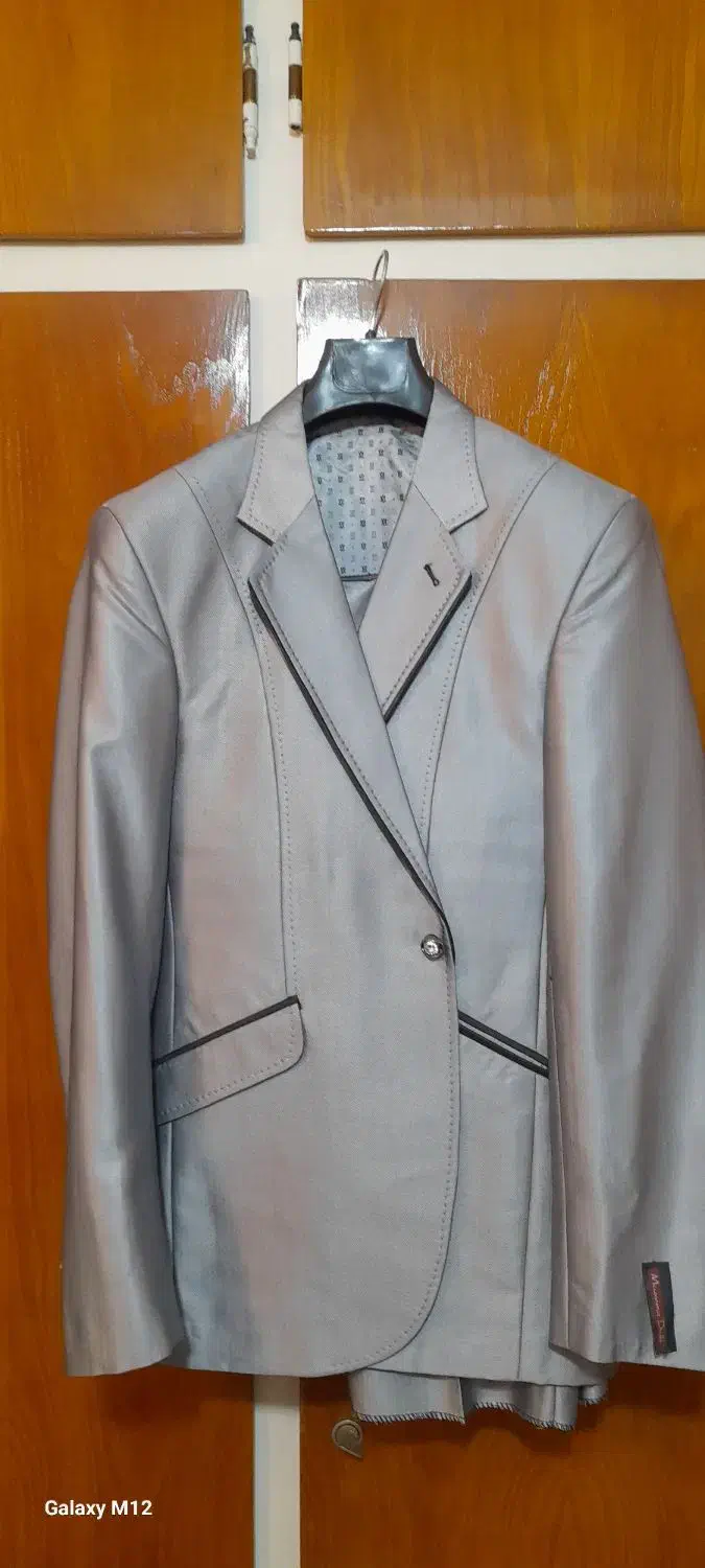 کت و شلوار|لباس|کاشان, غربت|دیوار