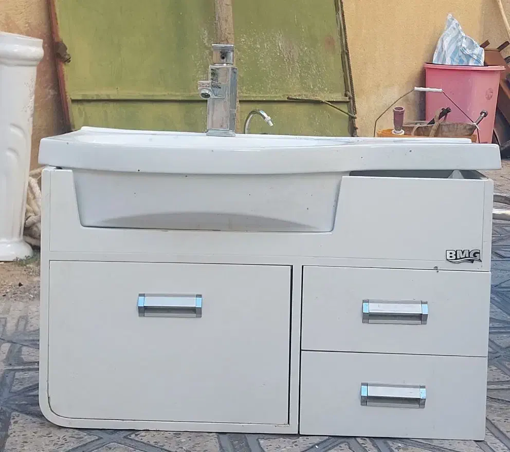 روشویی سفید.نقره ای|لوازم سرویس بهداشتی|ایلام, |دیوار