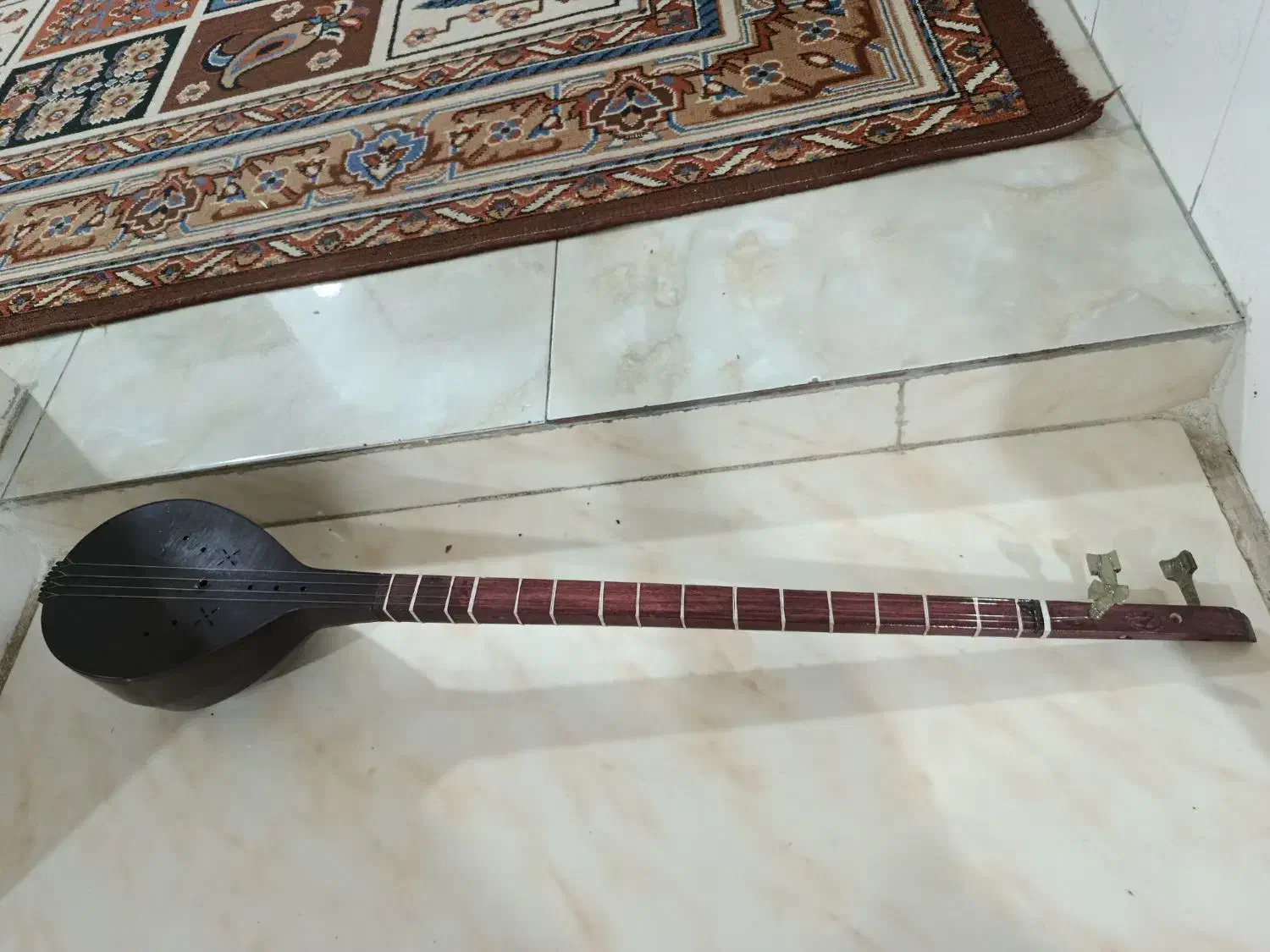 سه تار سالم|سازهای سنتی|کوهدشت, |دیوار