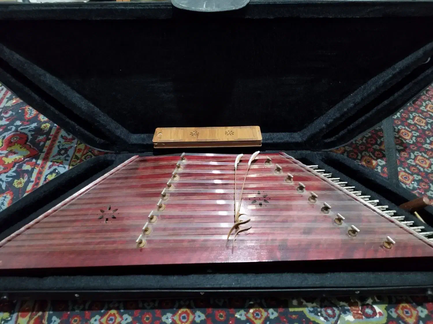 سنتور دو مهر جیگری|سازهای سنتی|زاهدان, |دیوار