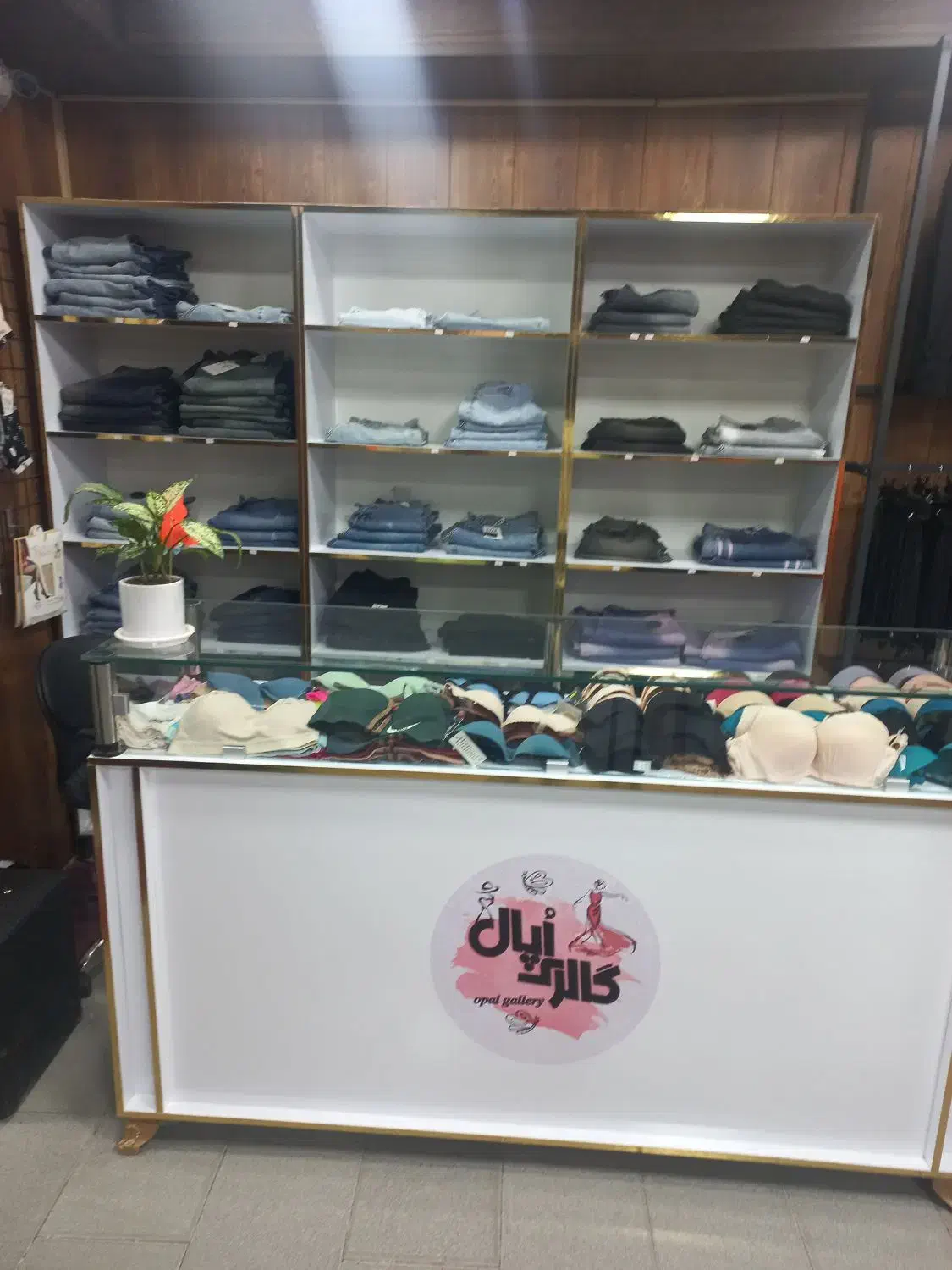 قفسه و میز و پیشخوان و رگال و صندلی|فروشگاه و مغازه|آزادشهر, |دیوار