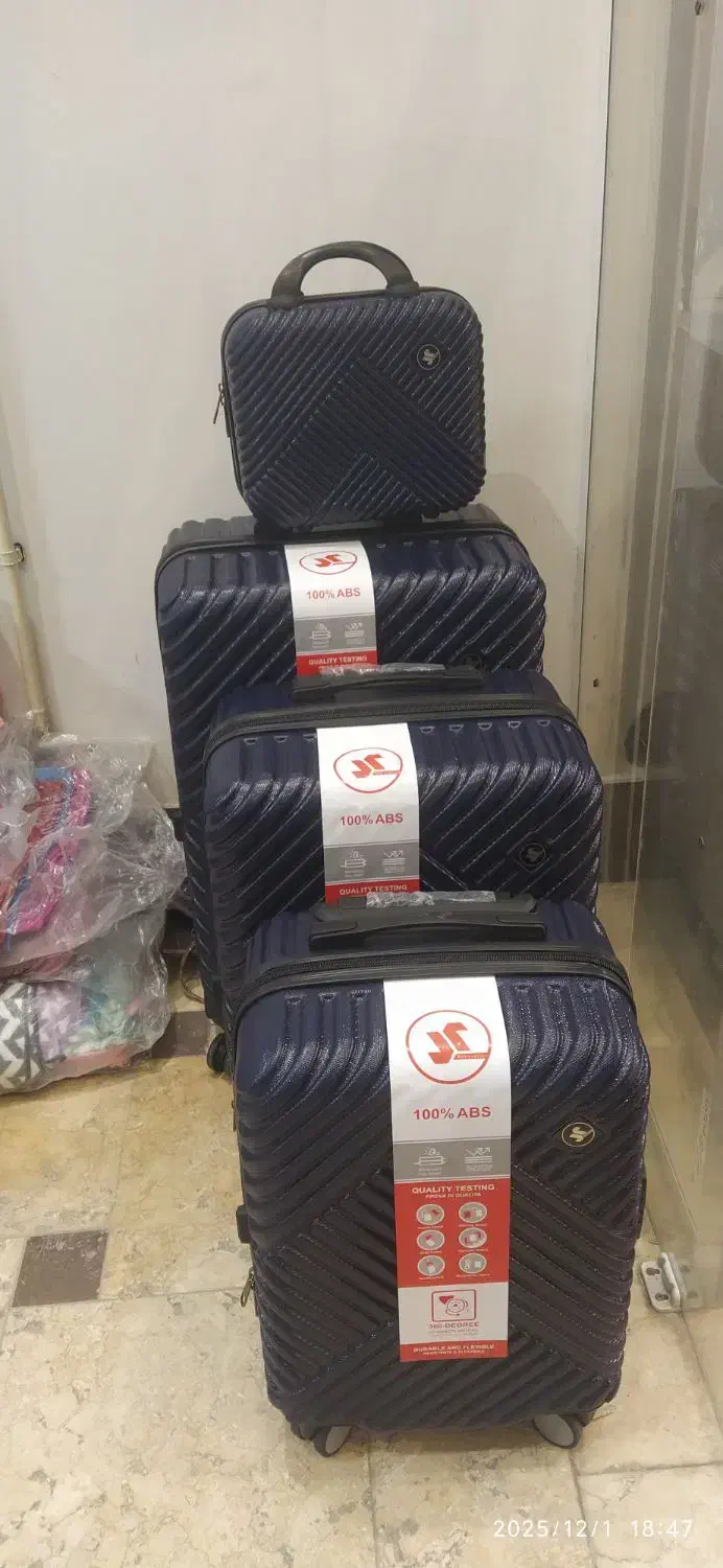 مقداری چمدان درچند سایز|کیف، کفش، کمربند|بروجرد, |دیوار