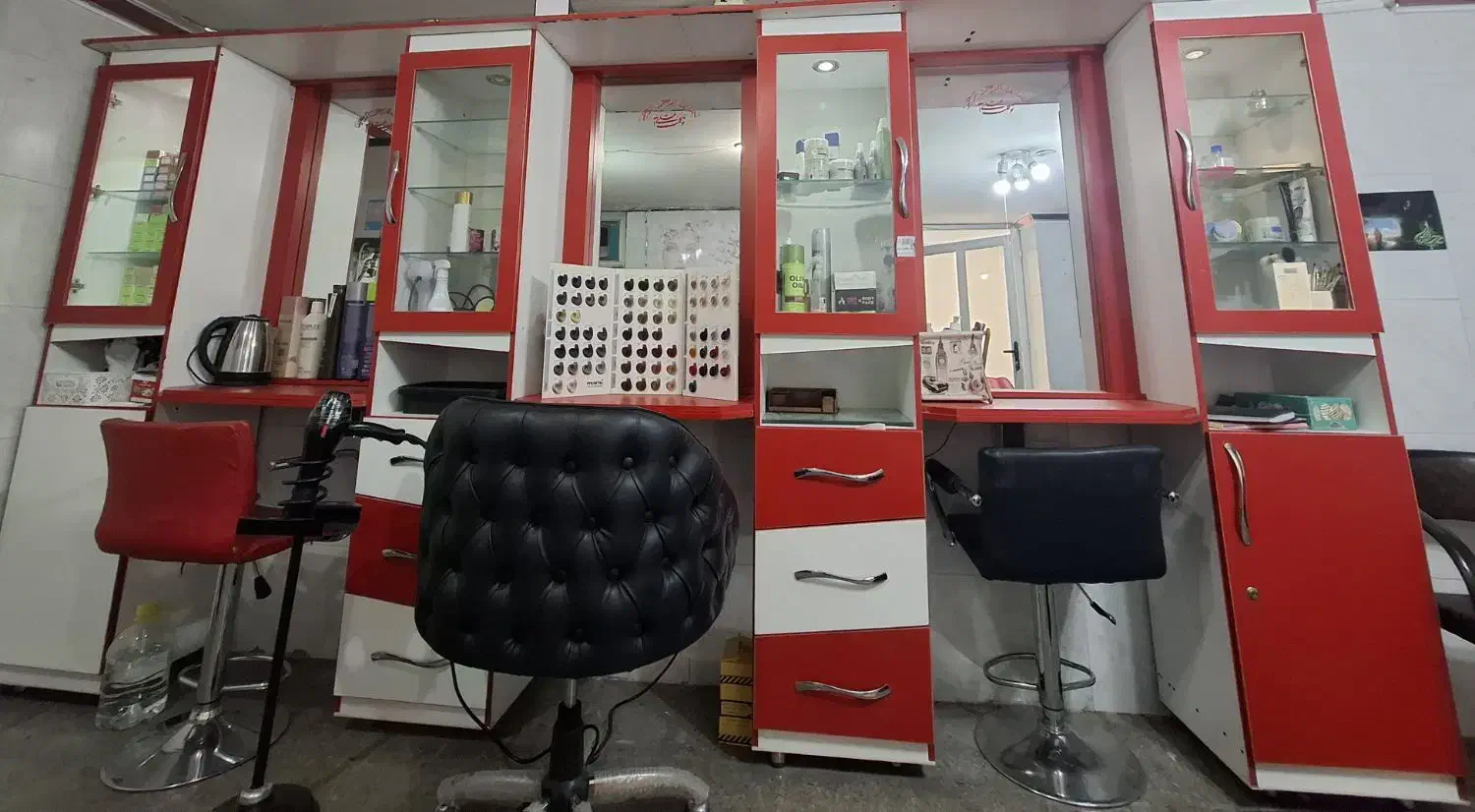 دکور آرایشگاه|آرایشگاه و سالنهای زیبایی|اصفهان, بهاران|دیوار