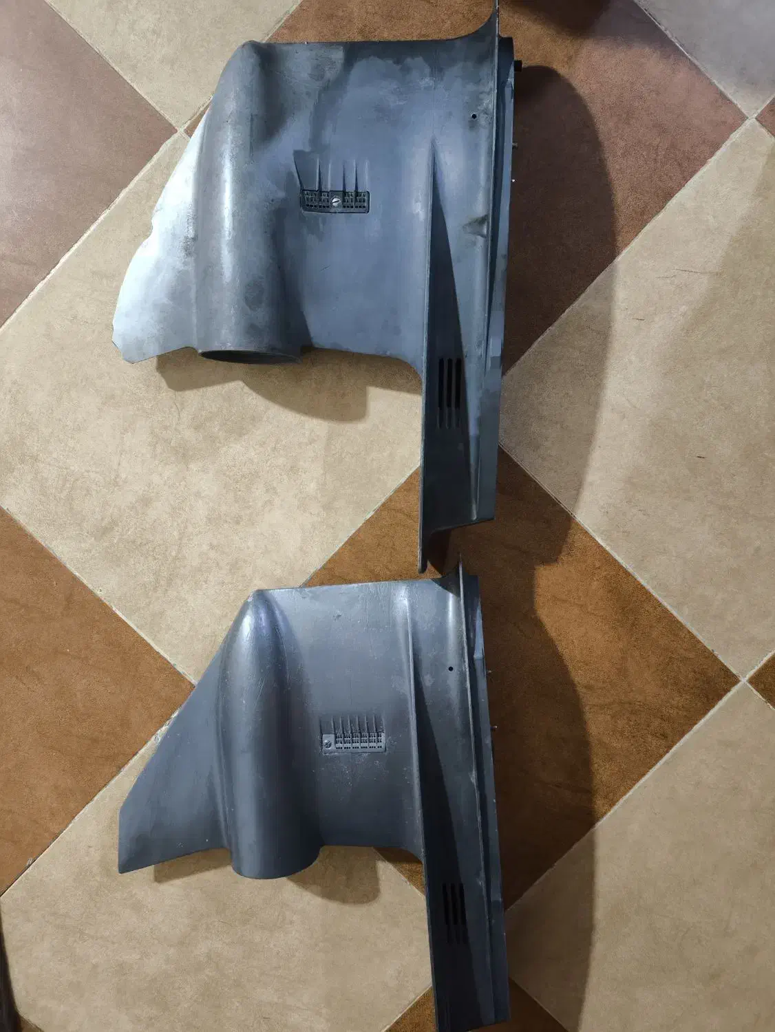 پوسته گیر وپروانه|قایق و سایر وسایل نقلیه|بمانی, |دیوار