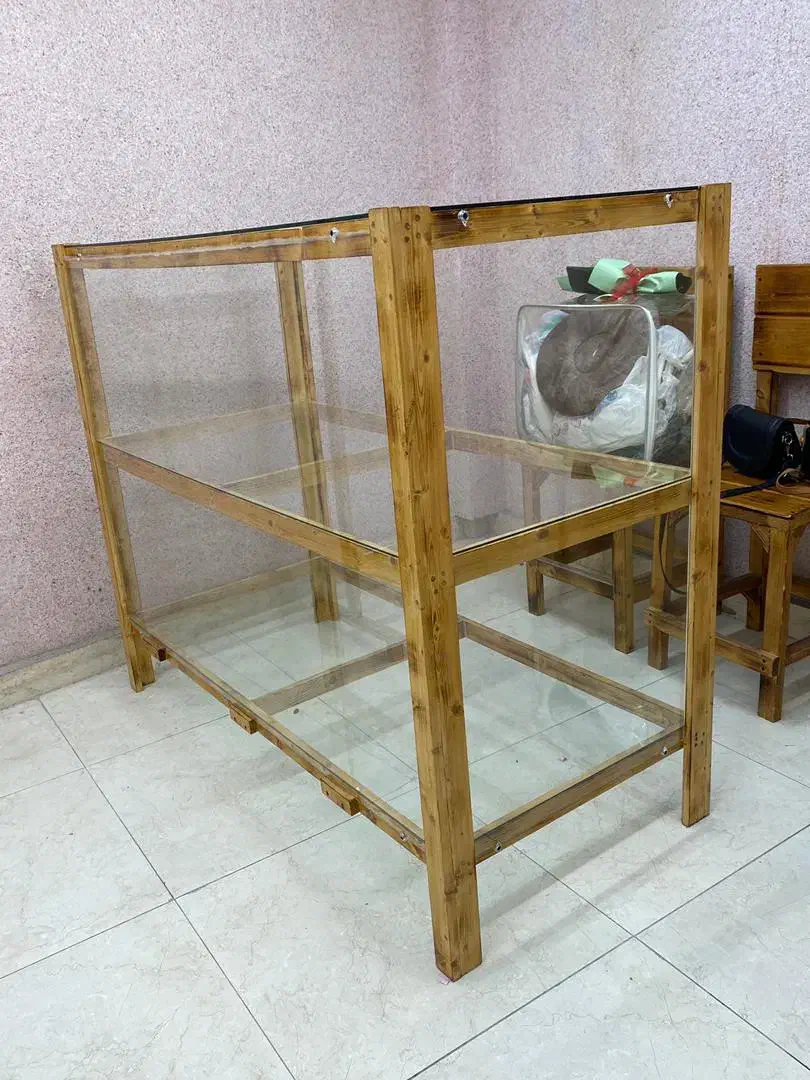 چند عدد وسایل مغازه به فروش میرسد|لباس|رودسر, |دیوار