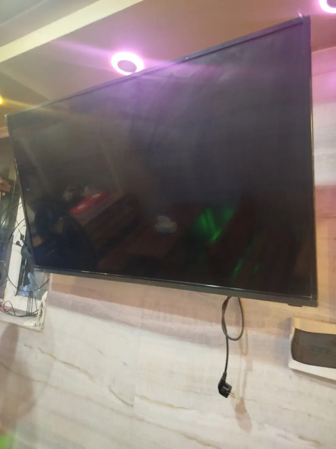 تلویزیون ۴۹ اینچ|تلویزیون و پروژکتور|لاهیجان, لیالستان|دیوار