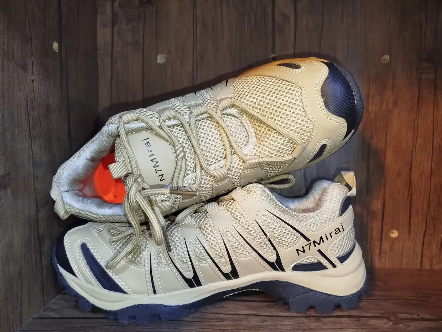 »کفش کوهنوردی، طبیعت گردی و استفاده روزانه «|کیف، کفش، کمربند|شیراز, ارم|دیوار