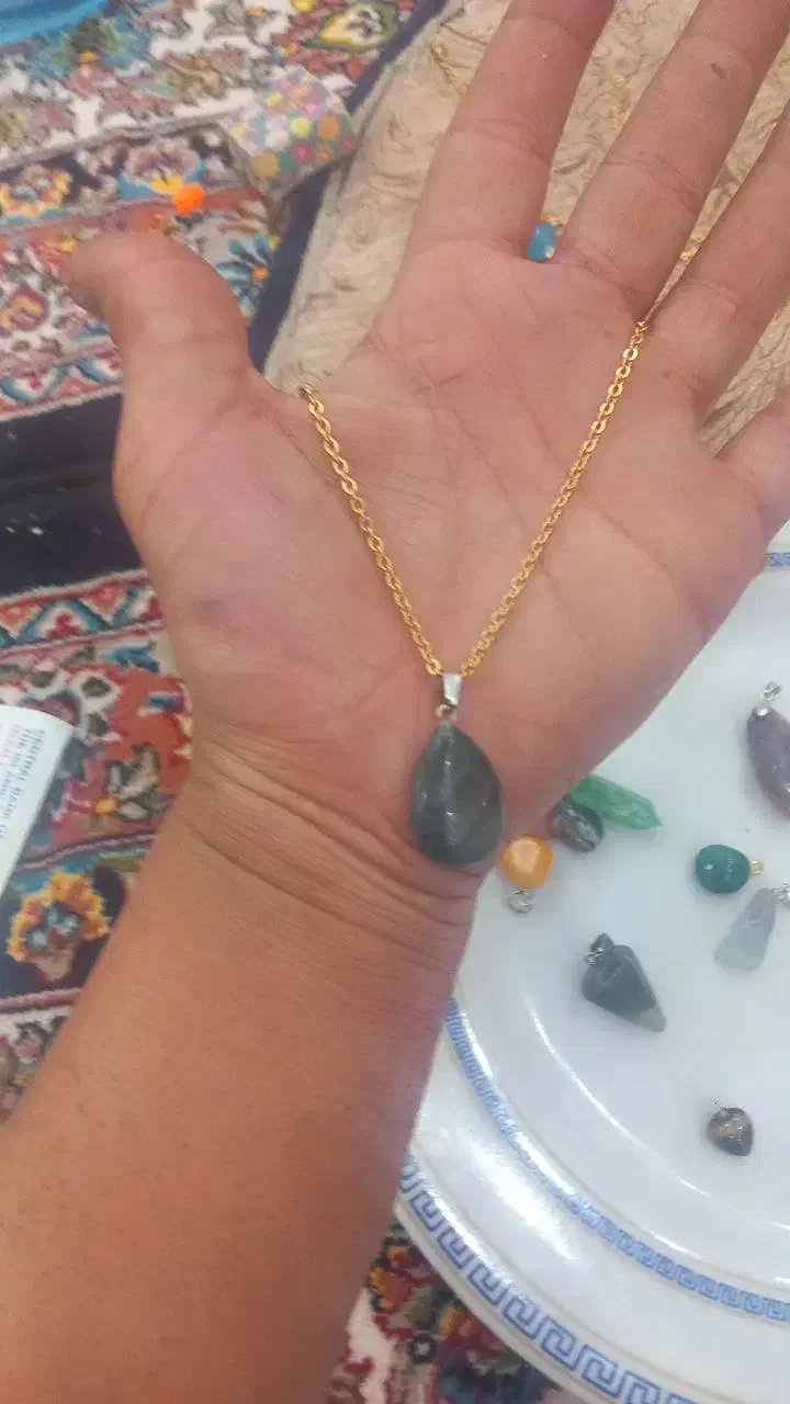 گردنبنده سنگ زندهقیمت با زنجیر ۲۰۰هزارتمن|بدلیجات|یاسوج, |دیوار