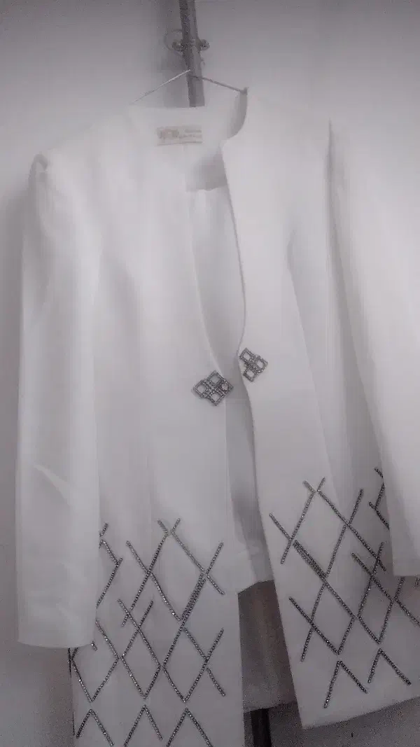 کت وشلوار سفید برا عقد نوفقط یکبار پوشیدم|لباس|تهران, راه آهن|دیوار