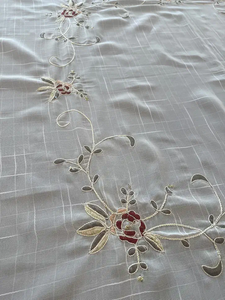 رو میزی مربع گلدوزی شده طلا کوب|پرده، رانر، رومیزی|تهران, صادقیه|دیوار