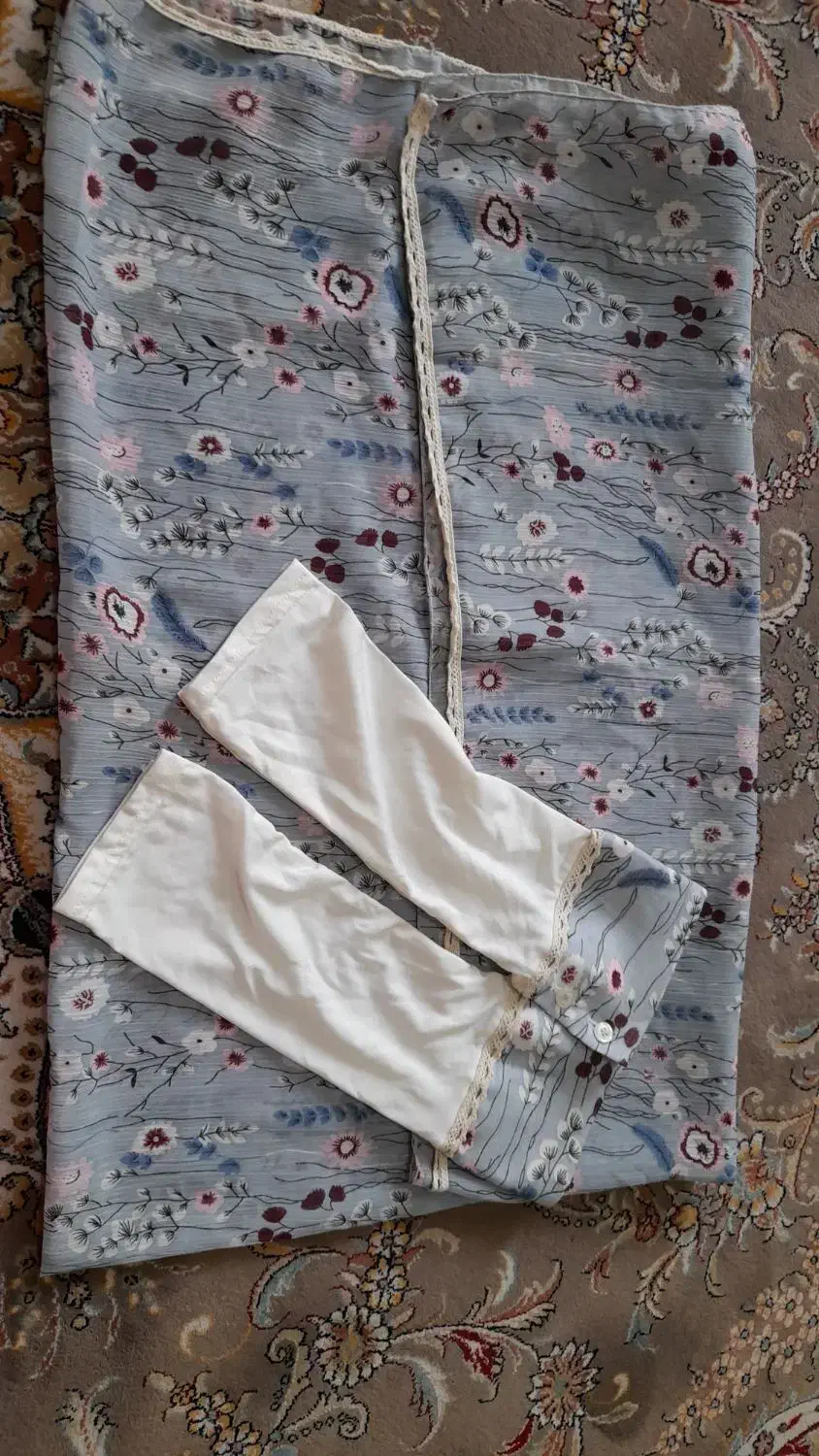 روسری حریر با ساق دست|لباس|شهریار, شهریار|دیوار