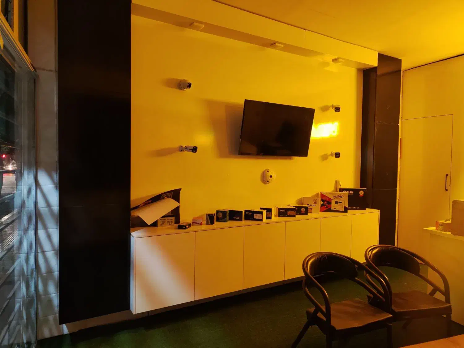 فروش کلیه دکور و تابلو یا واگذاری مغازه|فروشگاه و مغازه|خمینیشهر, |دیوار