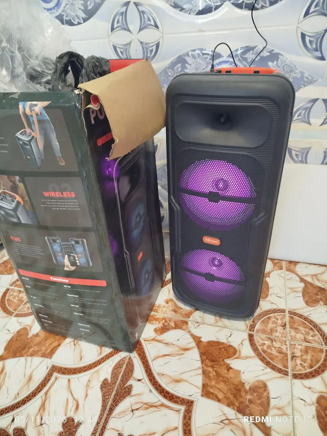 باند صدا تمیز  برای مراسم با میکروفون با کابل شارژ|صوتی و تصویری|بم, |دیوار