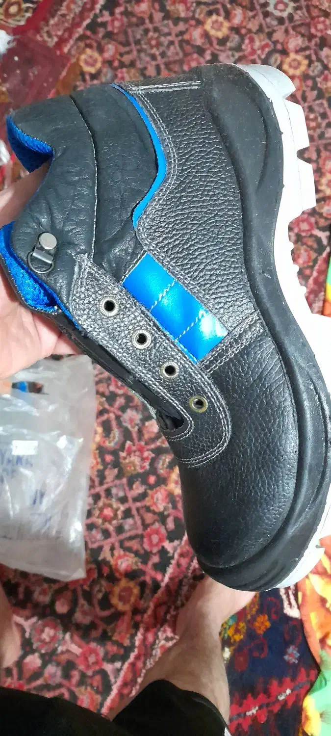 کفش ایمنی|کیف، کفش، کمربند|باسمنج, |دیوار