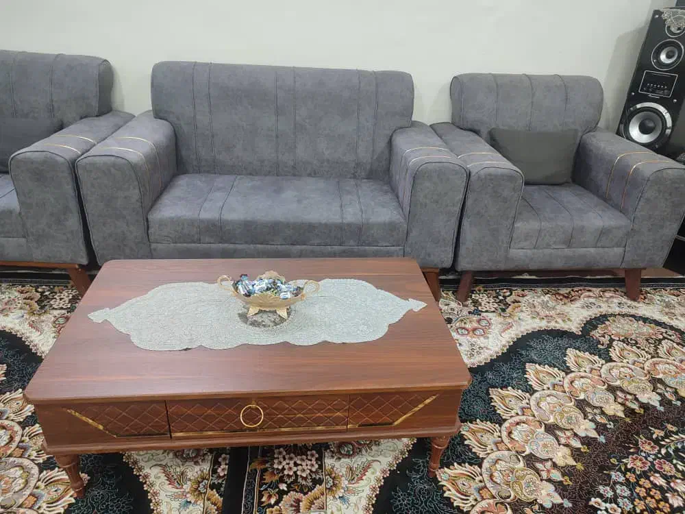 مبل هفت نفره و به همراه جلومبلی و سه تا عسلی|مبلمان خانگی و میز عسلی|تهران, شهرک شریعتی|دیوار