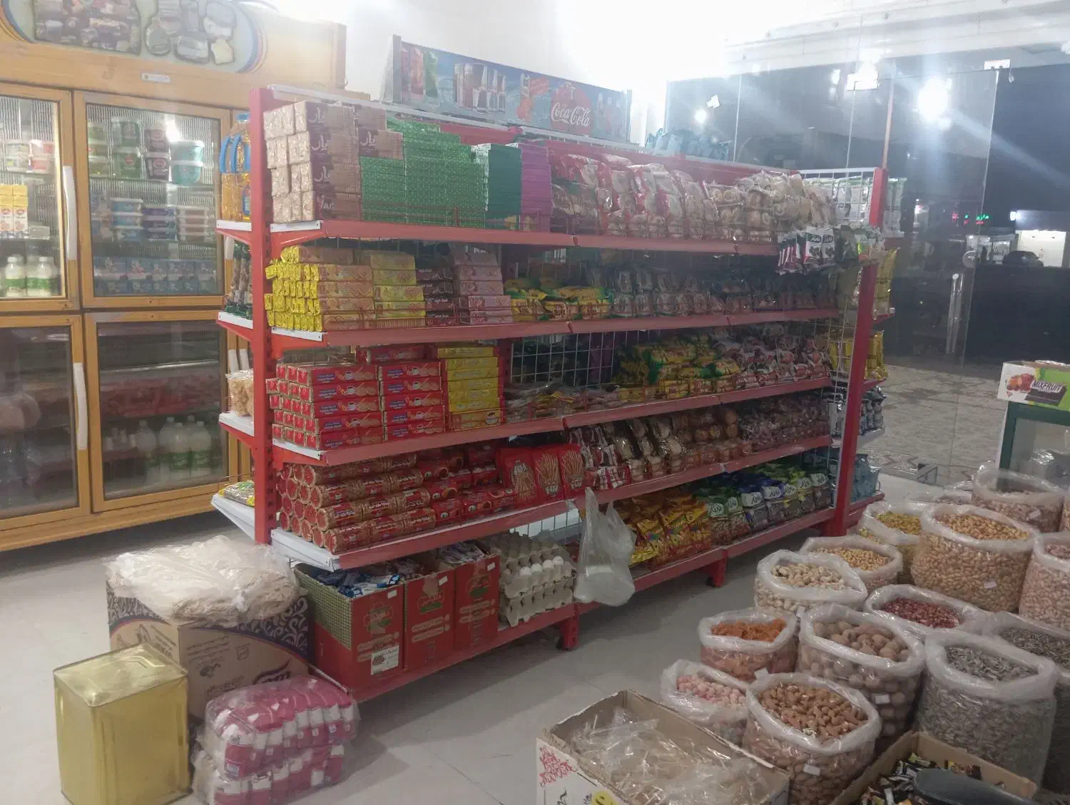 به دو نفر کارگر نیازمندیم|استخدام خدمات فروشگاه و رستوران|تخت, |دیوار