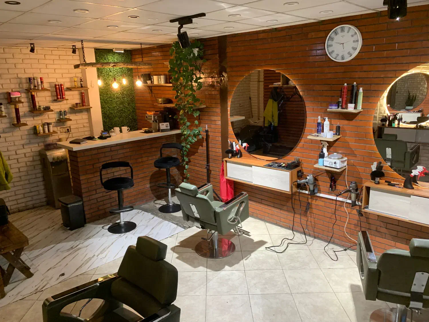 همکار ارایشگر اقا درصدی|استخدام درمانی، زیبایی، بهداشتی|کرج, گلشهر|دیوار