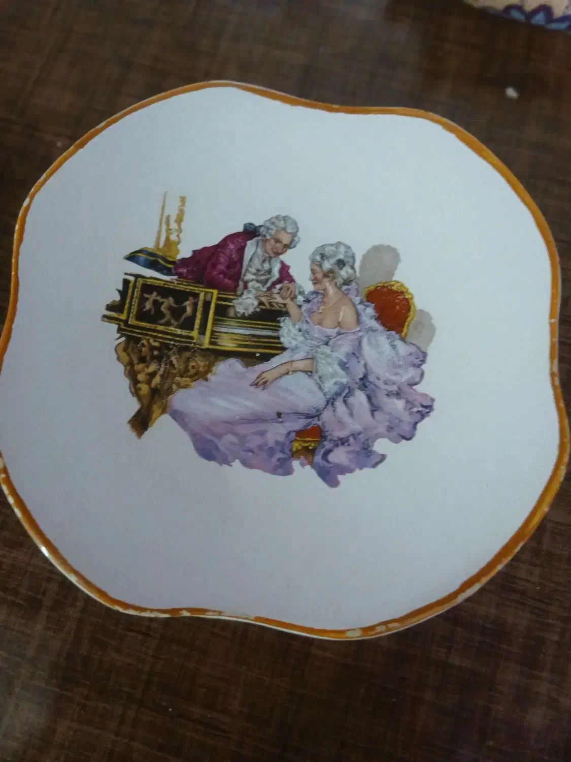 بشقاب  قدیمی|کلکسیون اشیاء عتیقه|ساوه, |دیوار