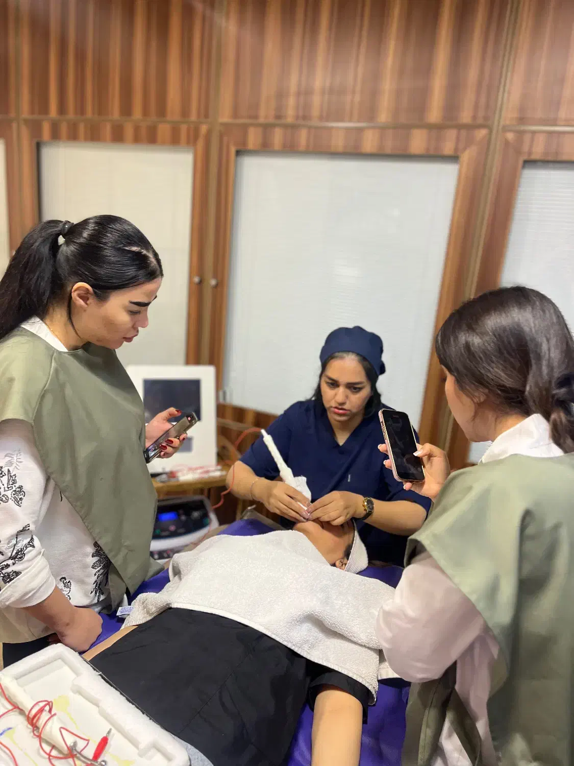 دوره صفرتاصد پوست و تجهیزات زیبایی|خدمات آموزشی|تهران, پونک|دیوار