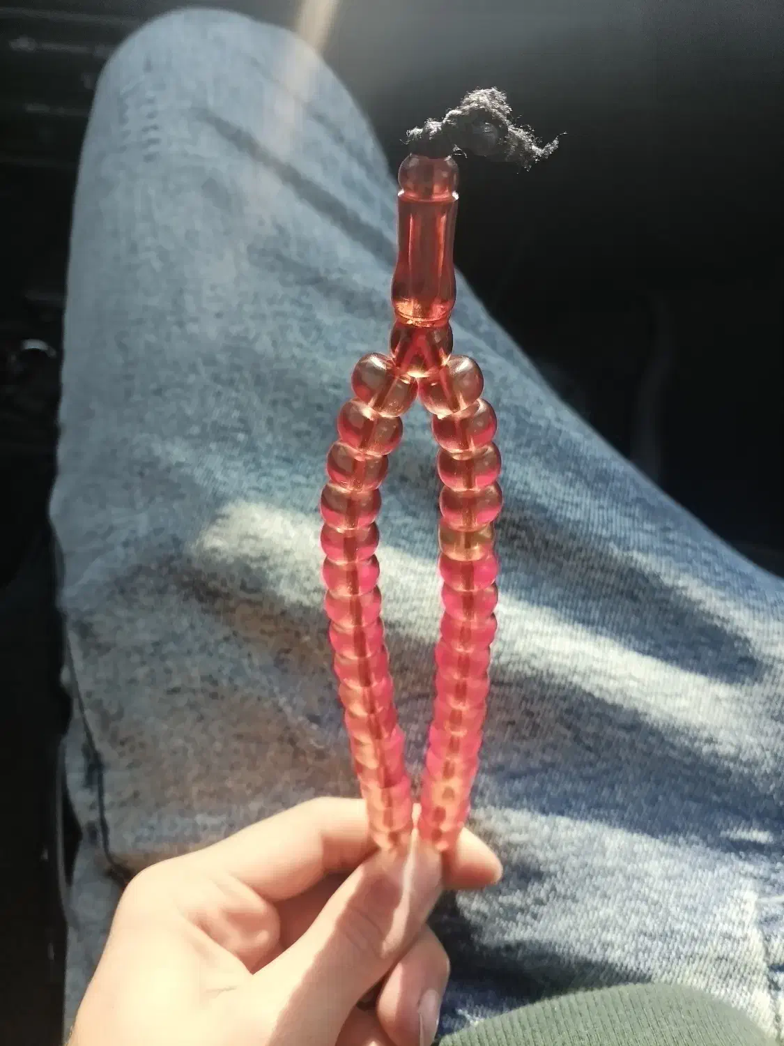 تسبیح سند‌لوس قدیمی|کلکسیون اشیاء عتیقه|رباط‌کریم, رباط‌کریم|دیوار