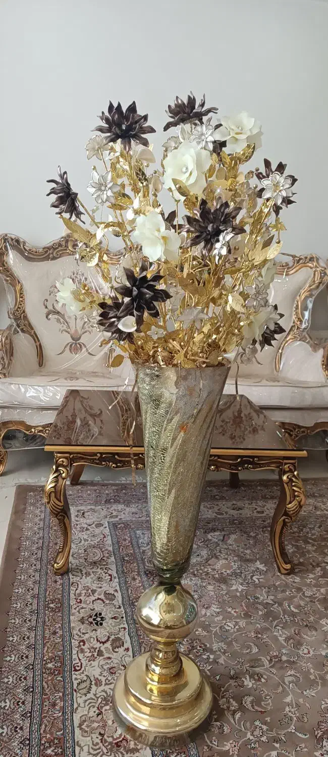 یک عدد گلدان قدی بلند و بسیار زیبا|گل مصنوعی|کرج, شهرک یاس شمالی|دیوار