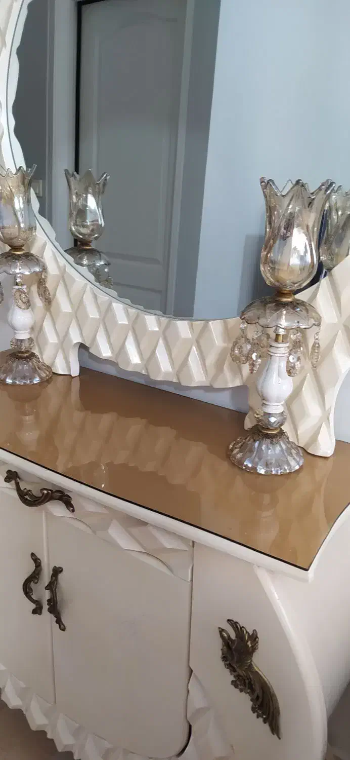 آینه و کنسول|بوفه، ویترین، کنسول|مهاجران, |دیوار