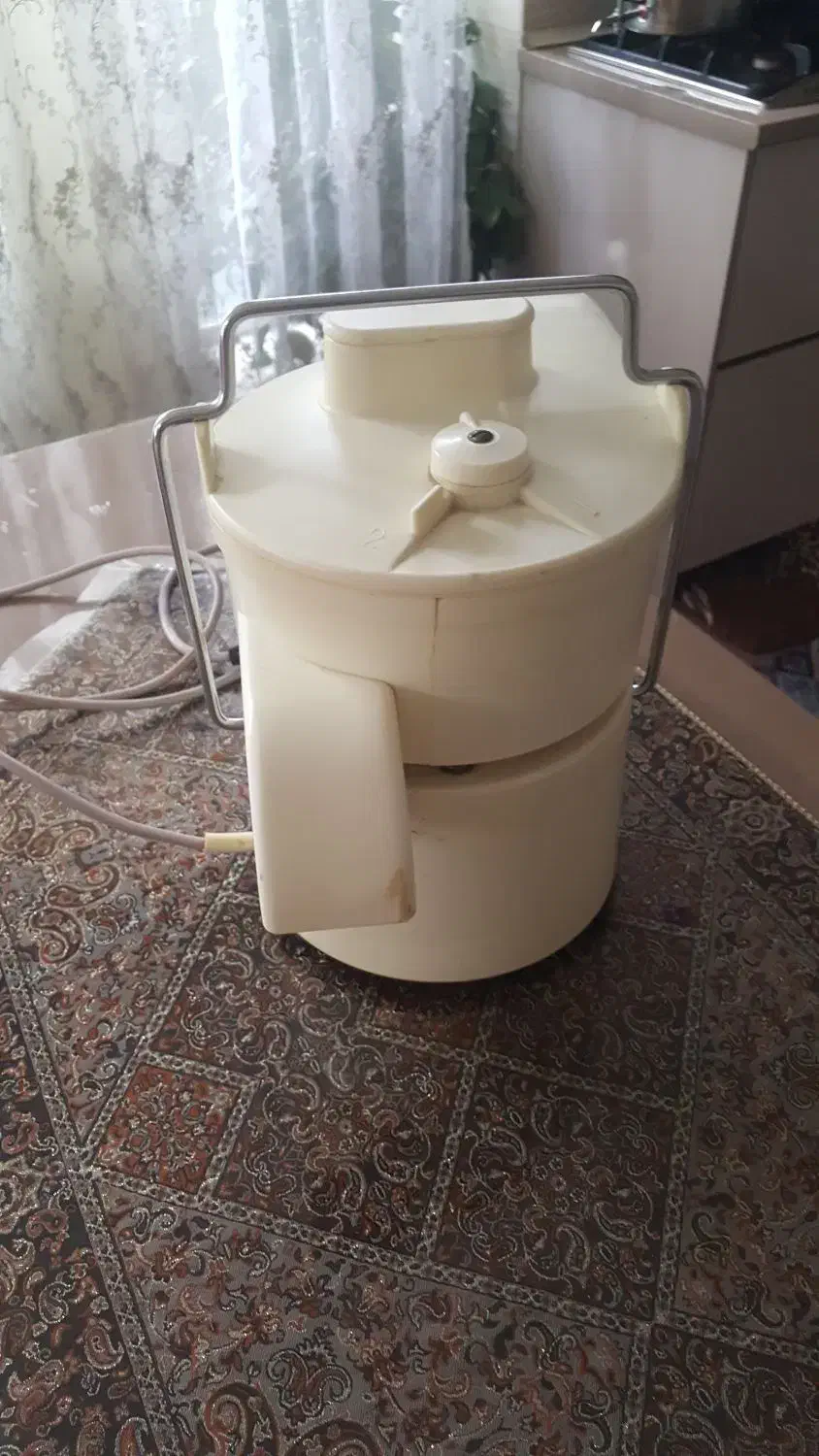 یک دستگاه آبمیوه گیری روسی خانگی.|آبمیوه‌گیر و آب‌مرکبات‌گیر|مرند, |دیوار