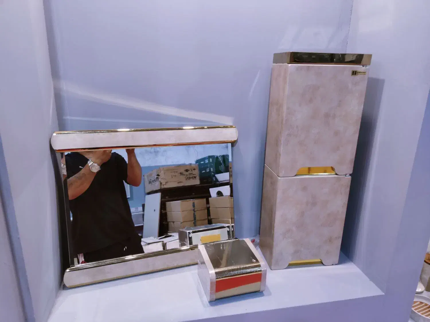 جامایع سطل و فرچه جاحوله جا دستمال جاظرفی آینه|لوازم سرویس بهداشتی|اصفهان, شهرک امام خمینی|دیوار