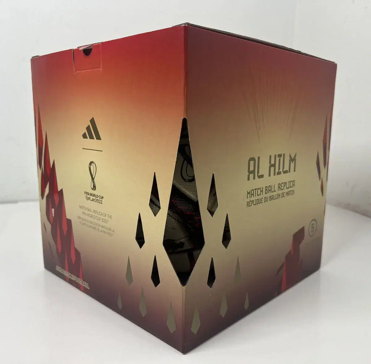 توپ فوتبال جام جهانی 2022 به همراه باکس اورجینال|ورزشهای توپی|قائمشهر, |دیوار