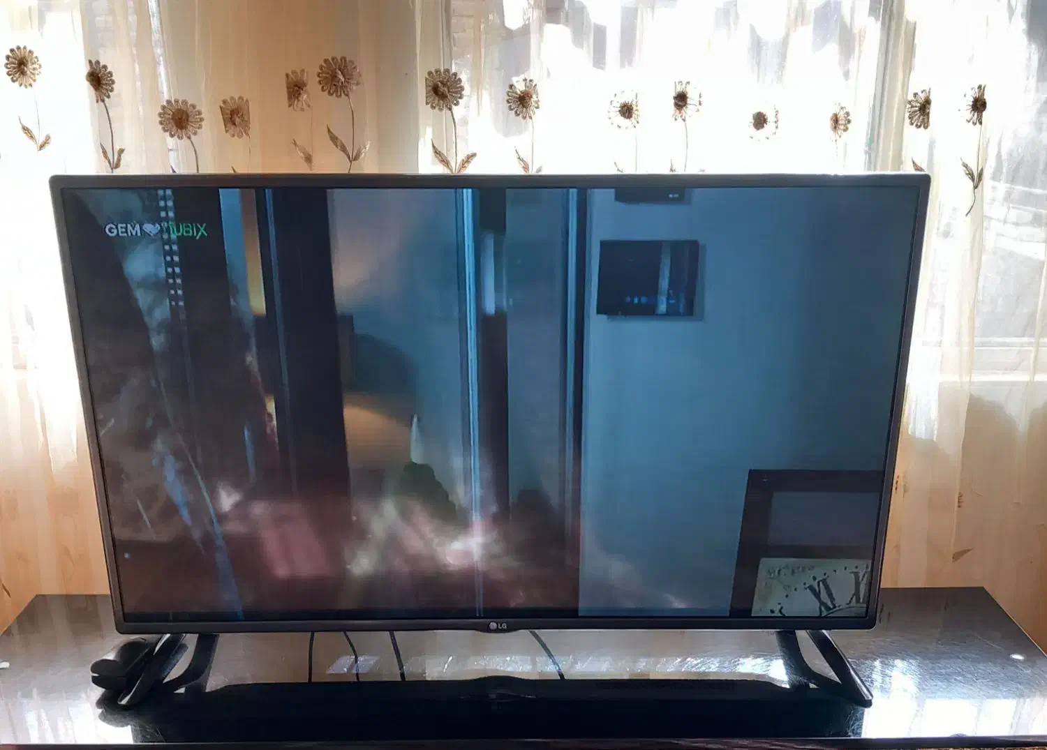 تلوزیون ۴۲ اینچ|تلویزیون و پروژکتور|بروجرد, |دیوار