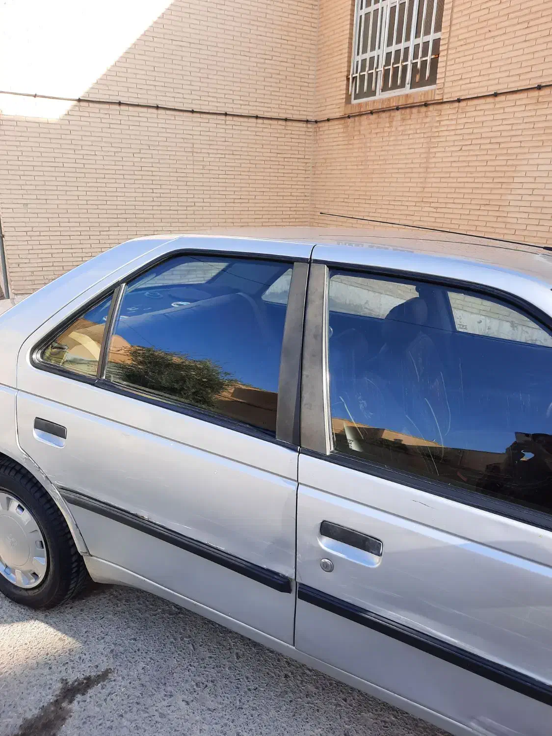 ماشین ۴۰۵ نقره ای|خودرو سواری و وانت|یزد, |دیوار