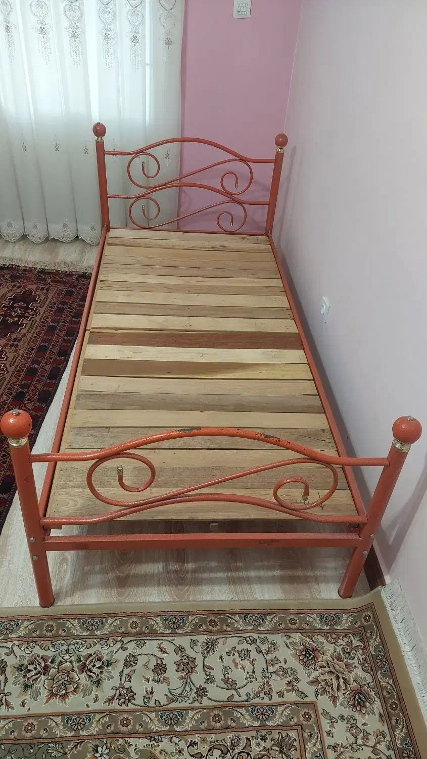 تختخواب یکنفره فلزی با کفی چوبی|تخت و سرویس خواب|تهران, قاسم‌آباد|دیوار