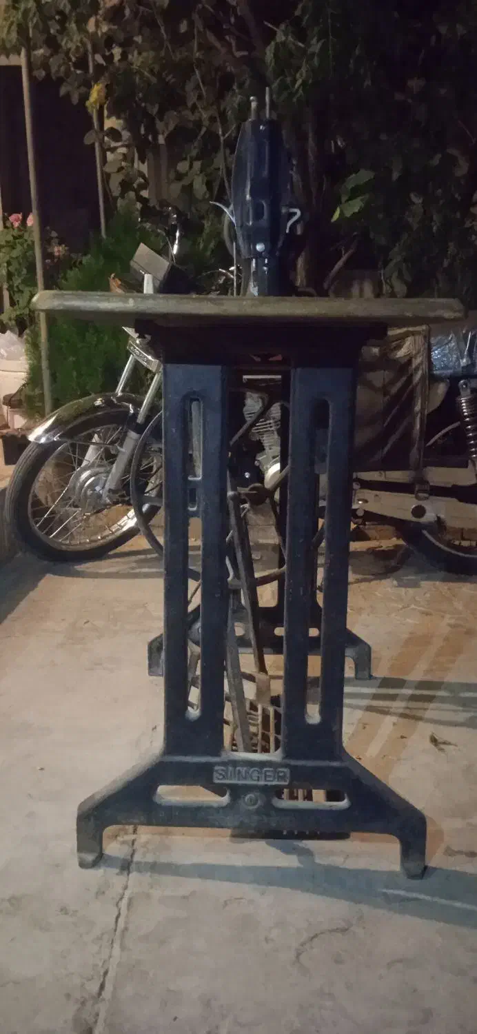 چرخ خیاطی پایه دار سینگر عتیقه قدیمی|چرخ خیاطی و ریسندگی|نهاوند, |دیوار