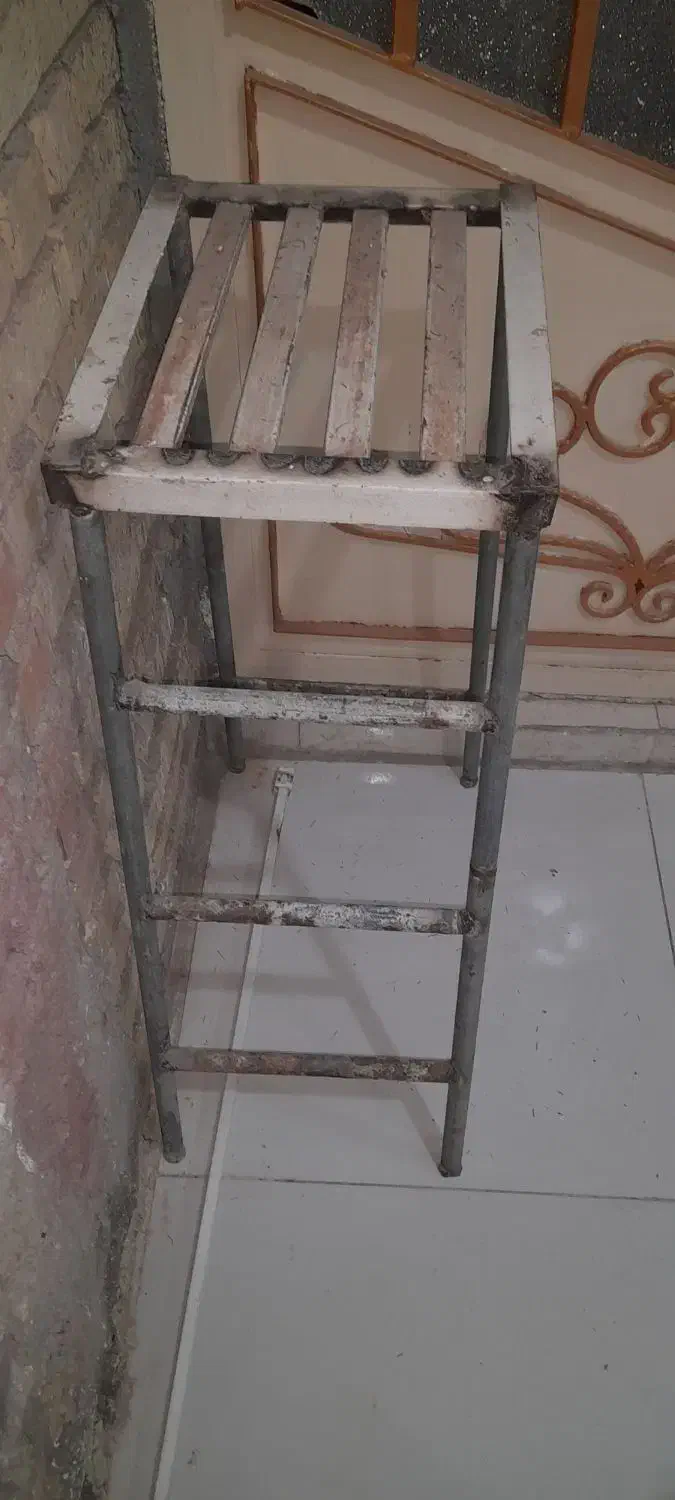 2 عدد چهار پایه|صندلی و نیمکت|دزفول, |دیوار