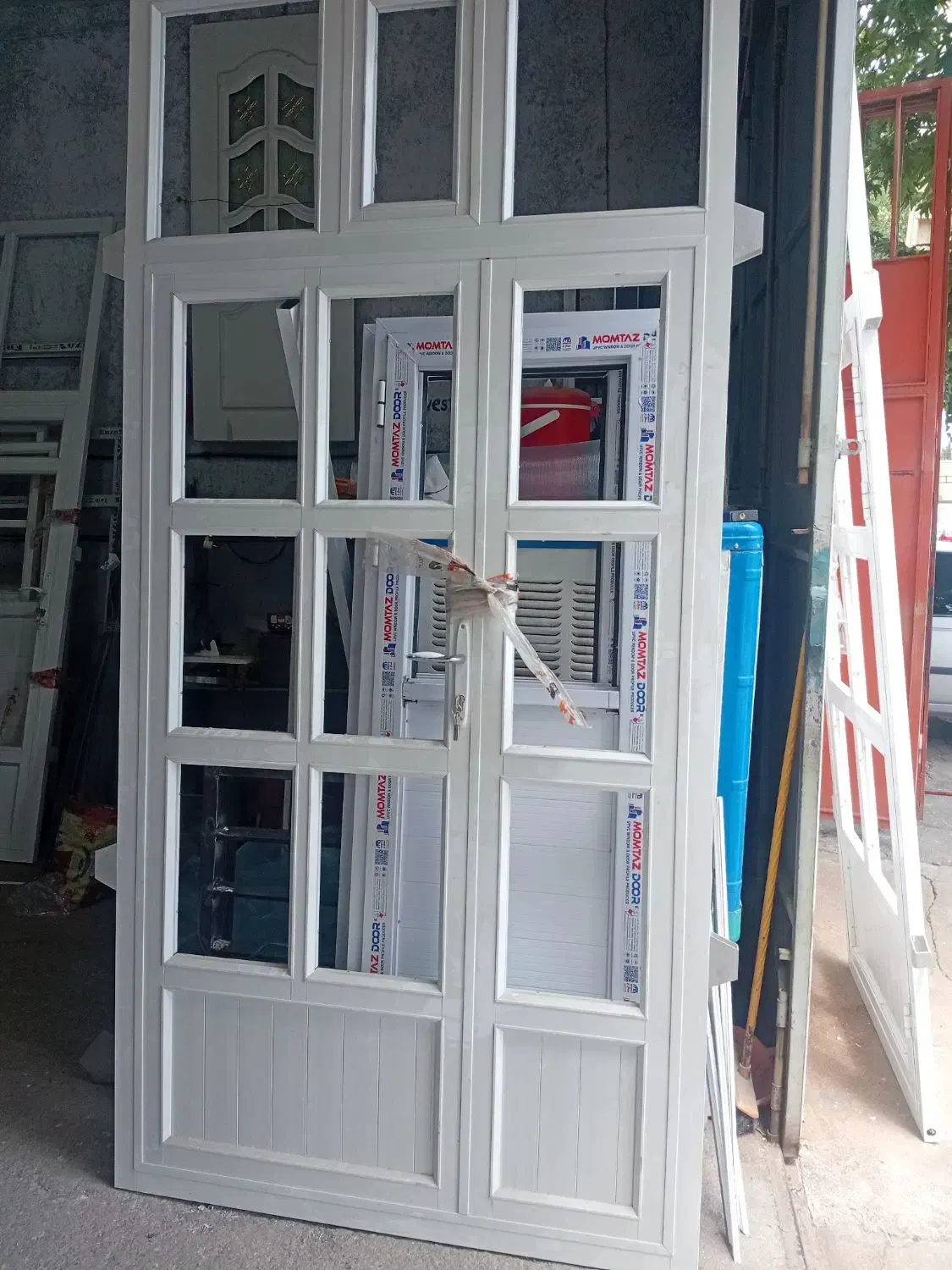 کارگاه آلومینیم و پی وی سی|خدمات پیشه و مهارت|کوهدشت, |دیوار