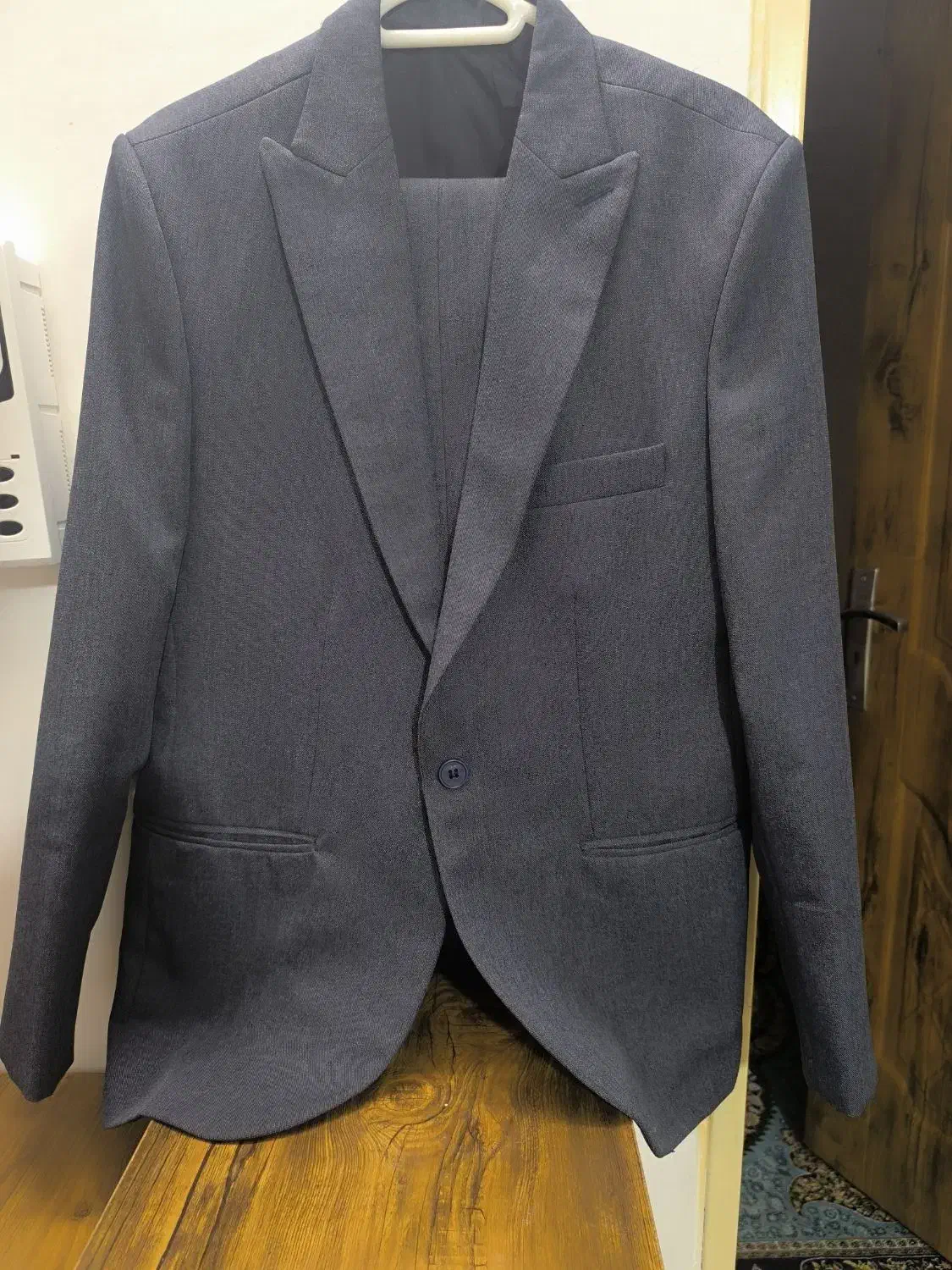 پوشاک|لباس|باغستان, |دیوار