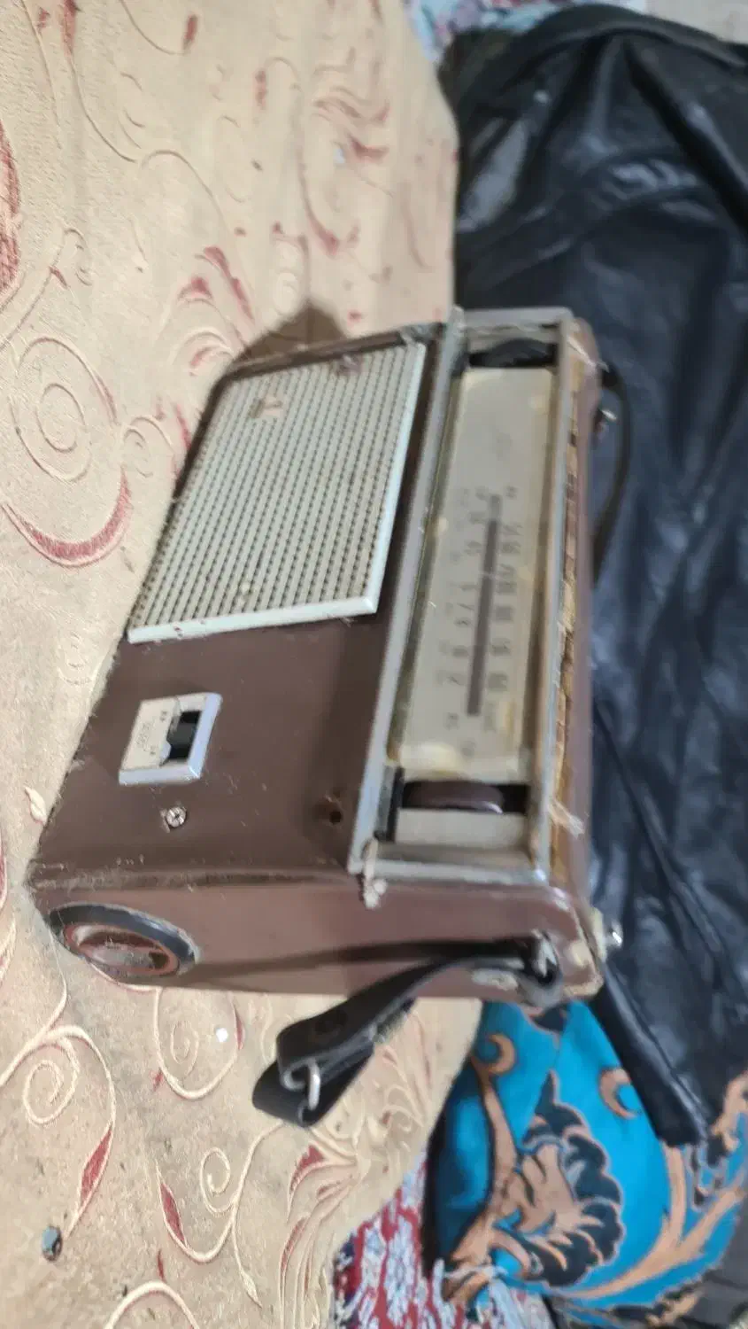 رادیو قدیمی کلکسیونی|کلکسیون اشیاء عتیقه|لردگان, |دیوار