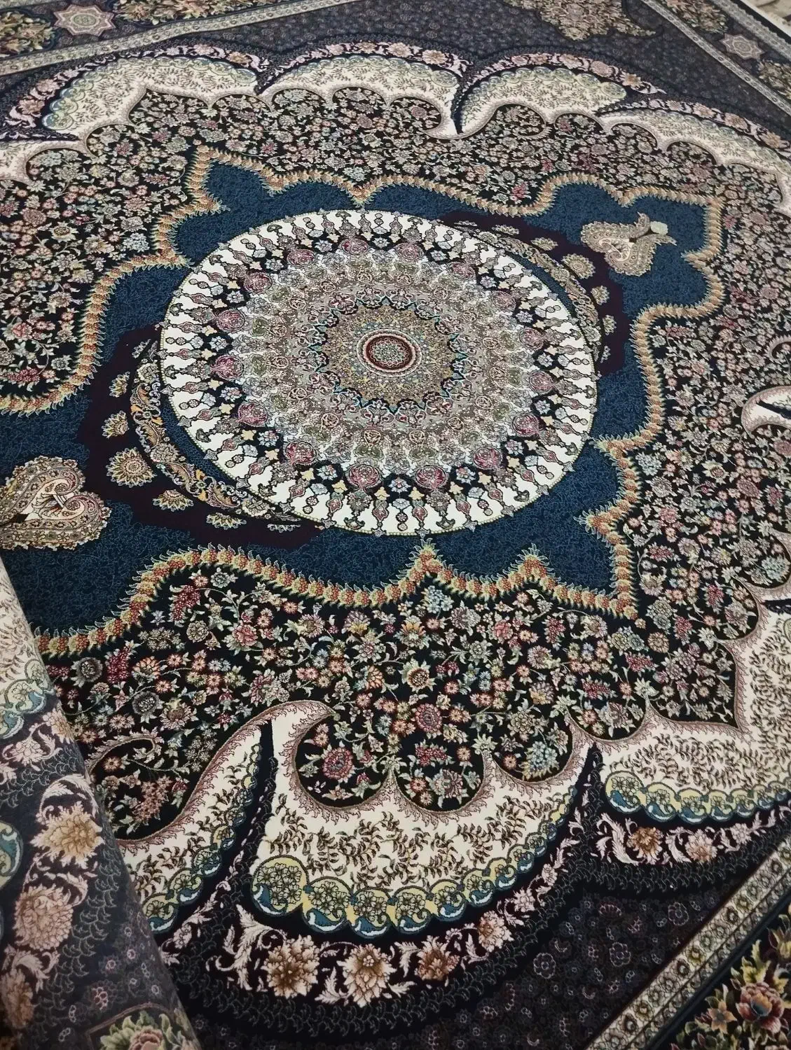 فرش 9متری کاملا سالم|فرش|بهارستان, |دیوار