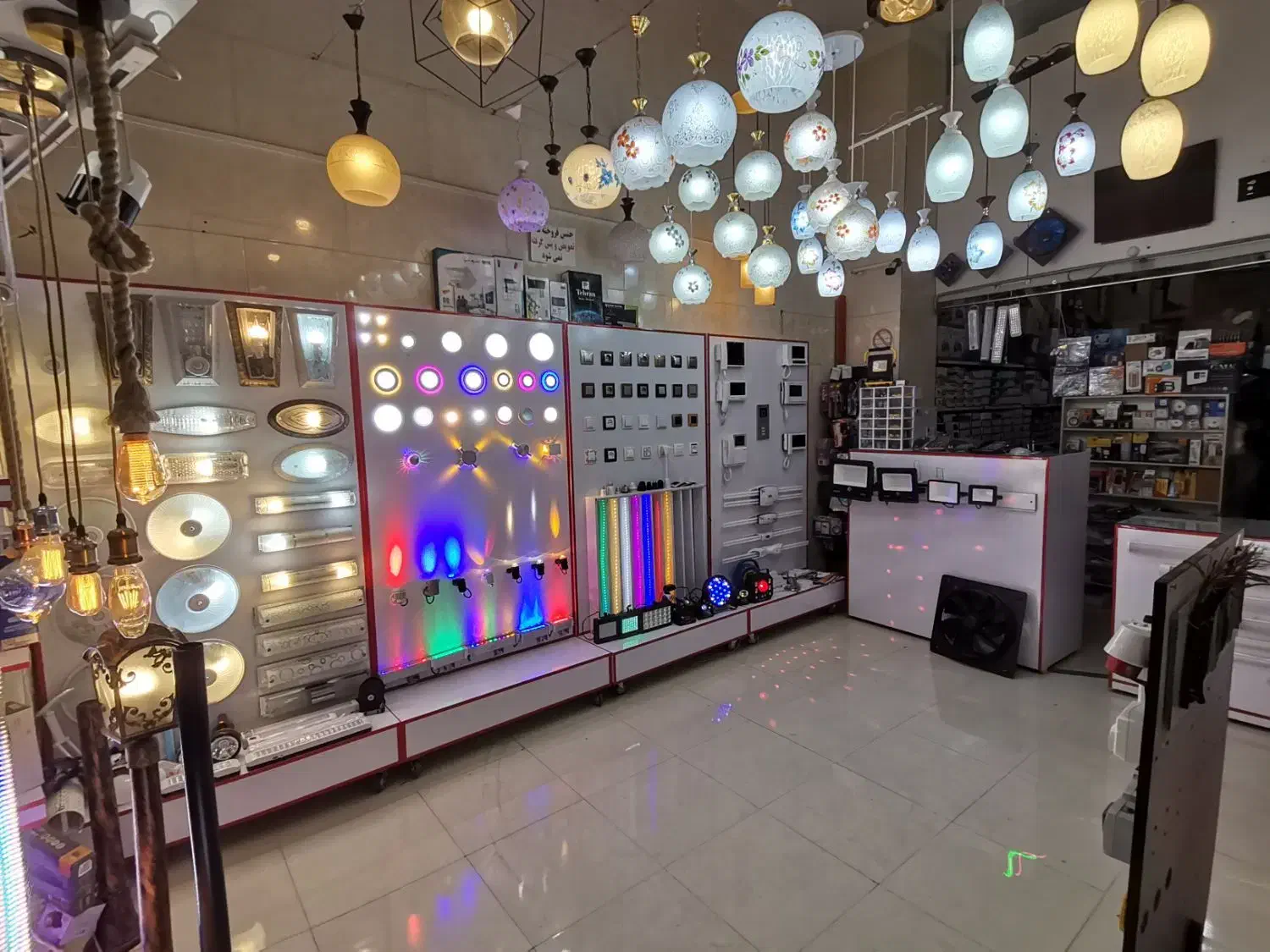 لوازم برقی روشنایی ساختمان الکتریکی پرژکتور|لامپ و چراغ|کرج, حصارک پایین|دیوار