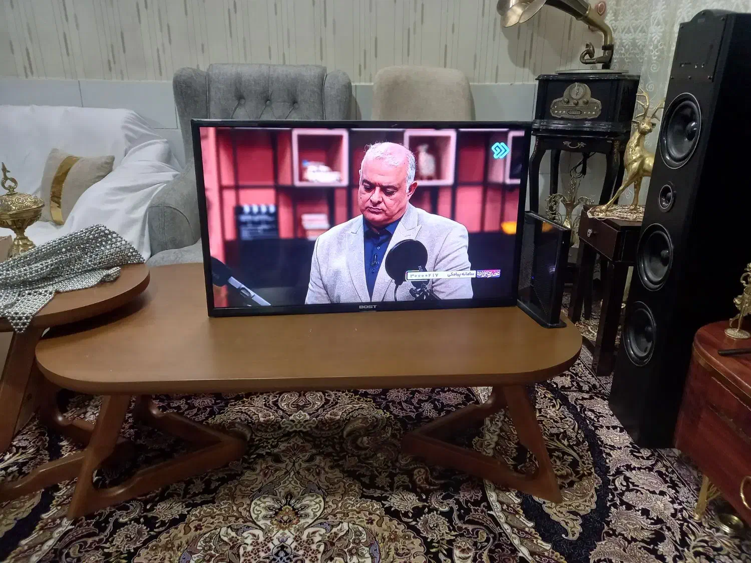 تلویزیون ال ای دی ۳۲ اینچ بوست با کارتن نو کم کار|تلویزیون و پروژکتور|اراک, |دیوار